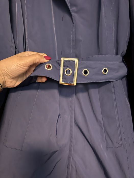 Дамски шлифер в син цвят .