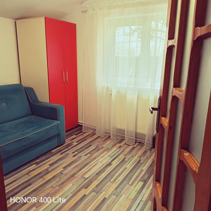 Inchiriez casa 3 camere și curte generoasa