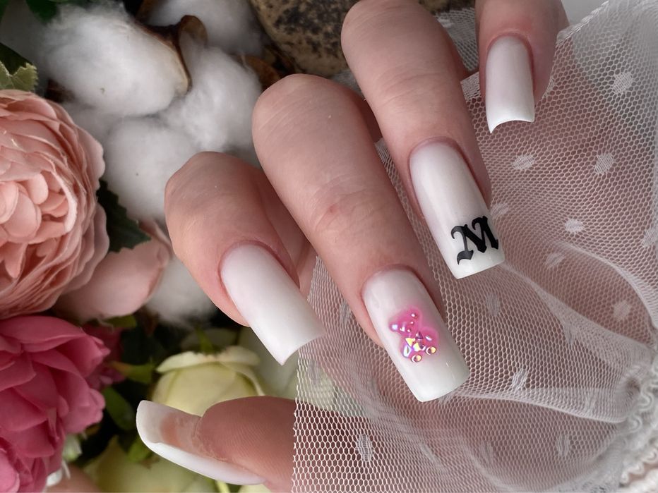 Наращивание ногтей , маникюр, укрепление ногтей