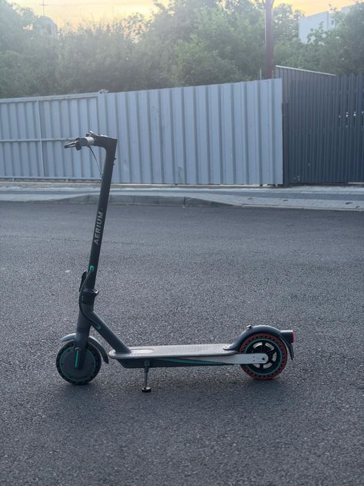 Trotinetă electrică cu ponire automată de pe loc