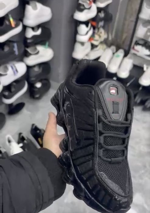 Nike shox white black