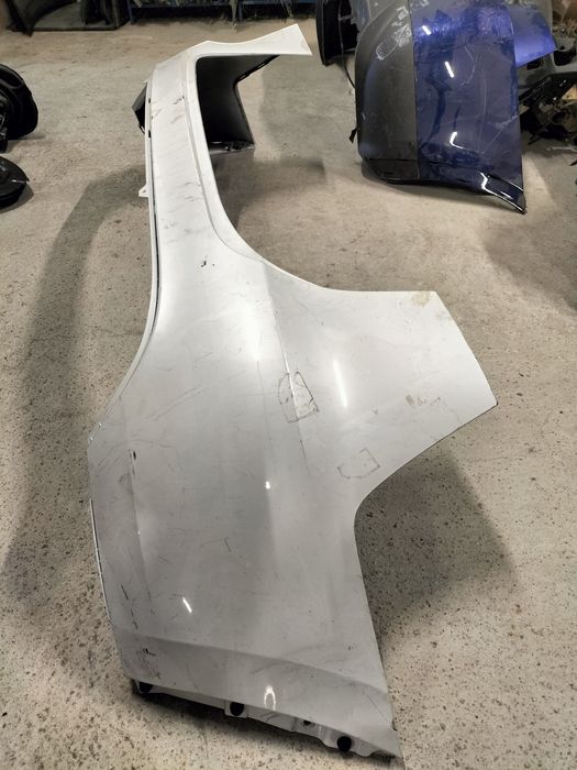 Необорудвана задна броня със Забележки Tesla Y 2024г.