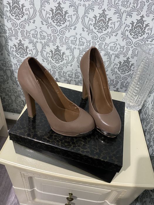 Продам 2 пары туфлей