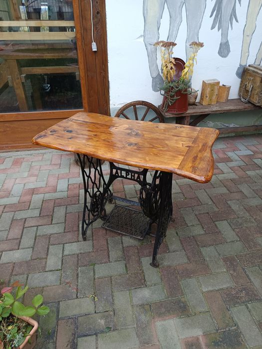 Masa sau birou - mașină de cusut