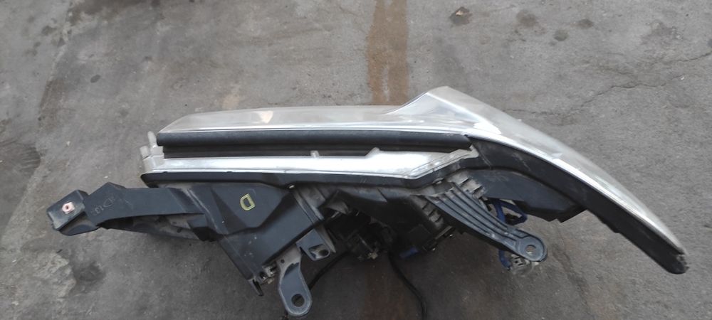 Land cruiser б\у правая сторона фара
