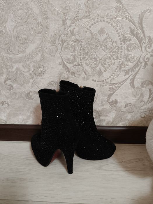 Продам лабутены.Fabiola.Италия