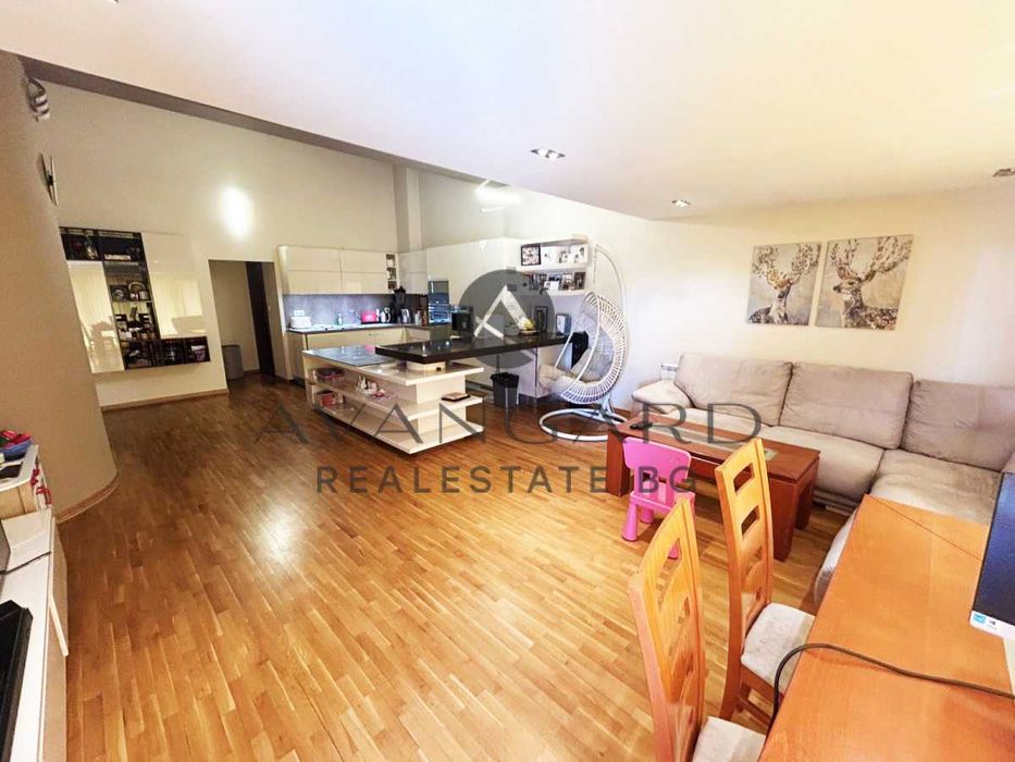 Продава се Тристаен апартамент в Пловдив, Кършияка - 145 кв.м за 2042 €/кв.м - Снимка #1