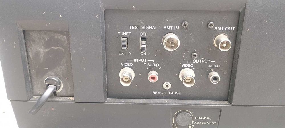 Sony Betamax SL-T7ME + SANYO VTC5000-II video cassette recorder