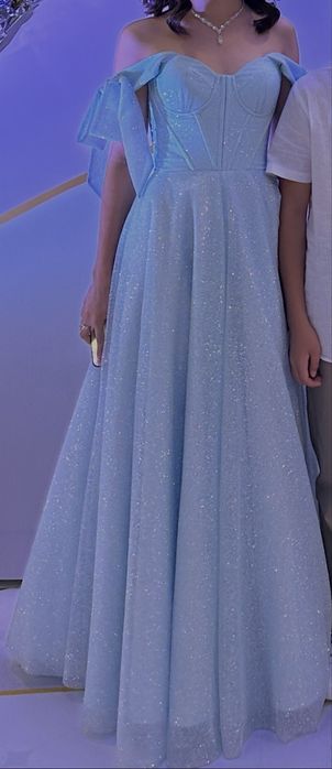 Платье нарядное голубое