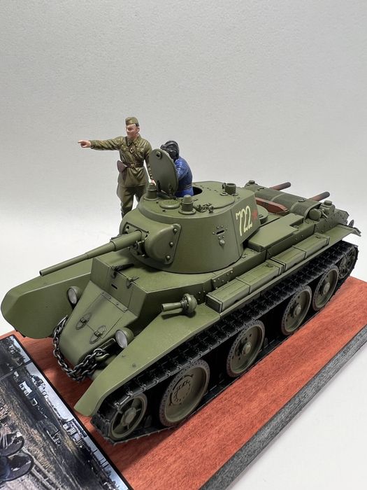 Модель танка БТ-7 с экипажем