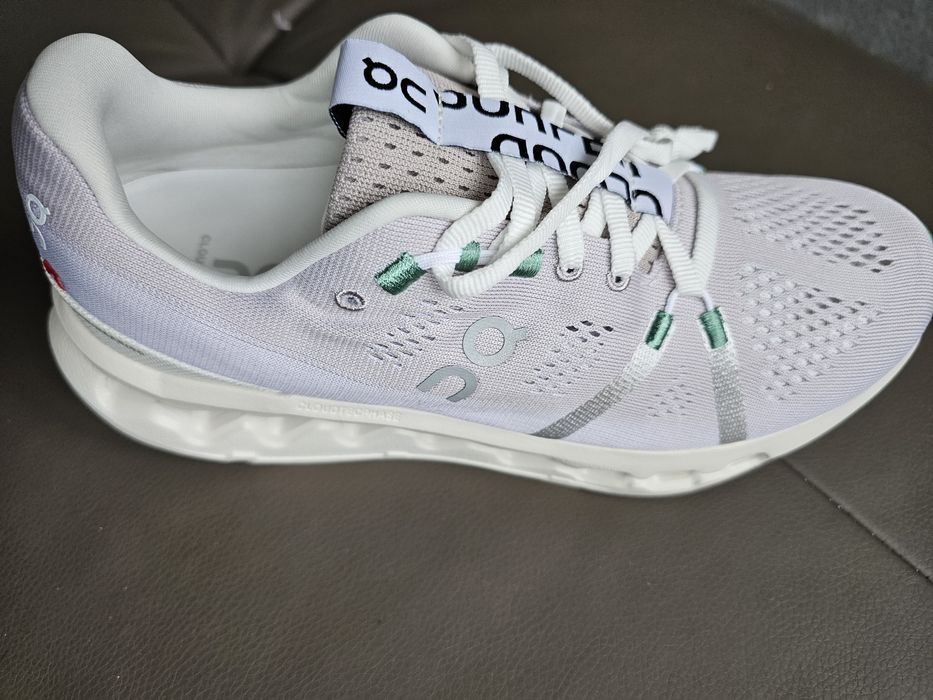 On Cloudsurfer adidasi noi originali  numărul 40
CLOUDSURFER
CLOUDS