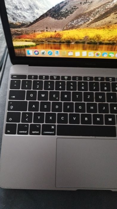 Vând Macbook Apple