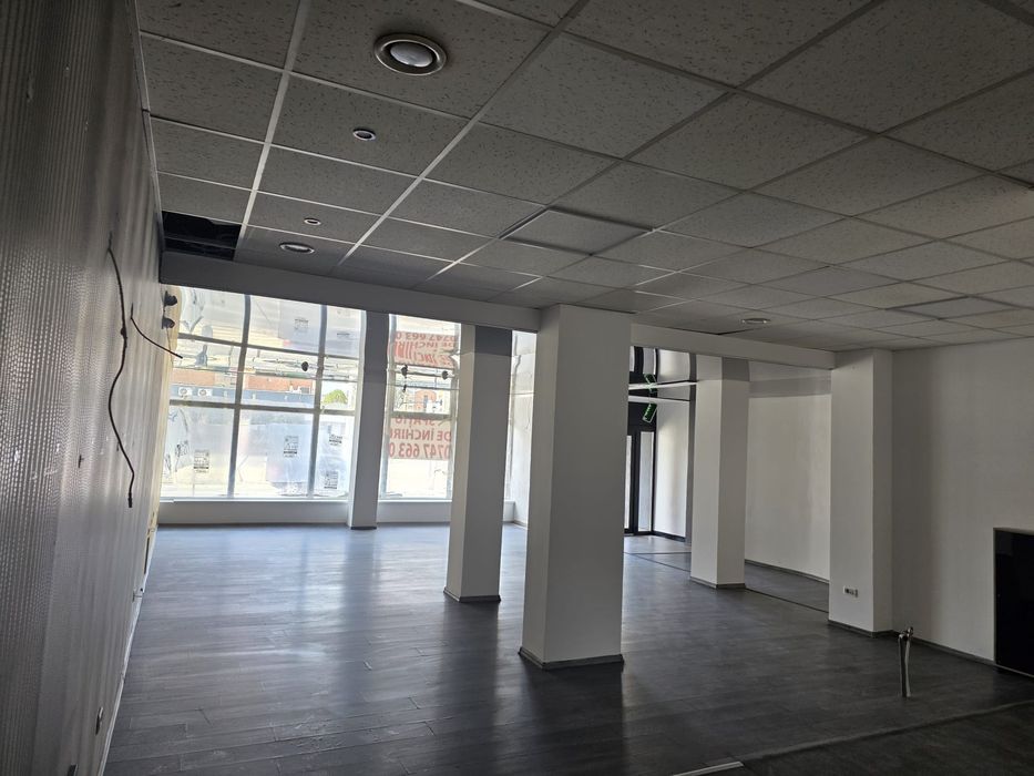 De inchiriat spatiu comercial 120 mp utili Showroom birouri UTA Aurel Vlaicu Arad