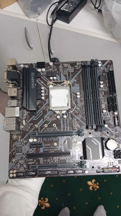 Материнская плата GIGABYTE B365
