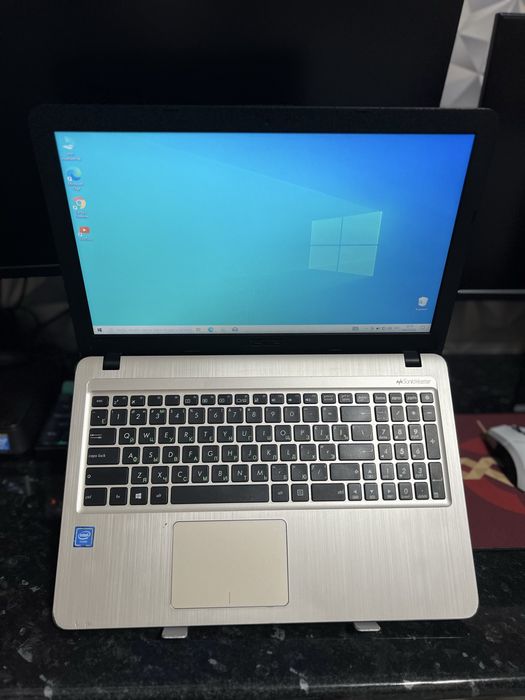 Ноутбук Asus состояние отличное