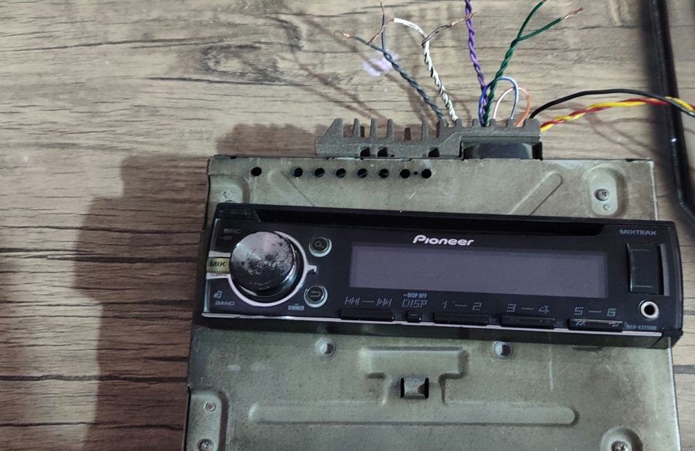 Mafon Pioneer 3750 sotiladi. Disc Aux Usb Radio Blutuz