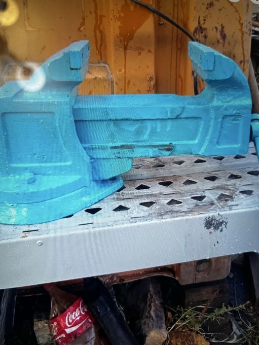 Продам тиски слесарные