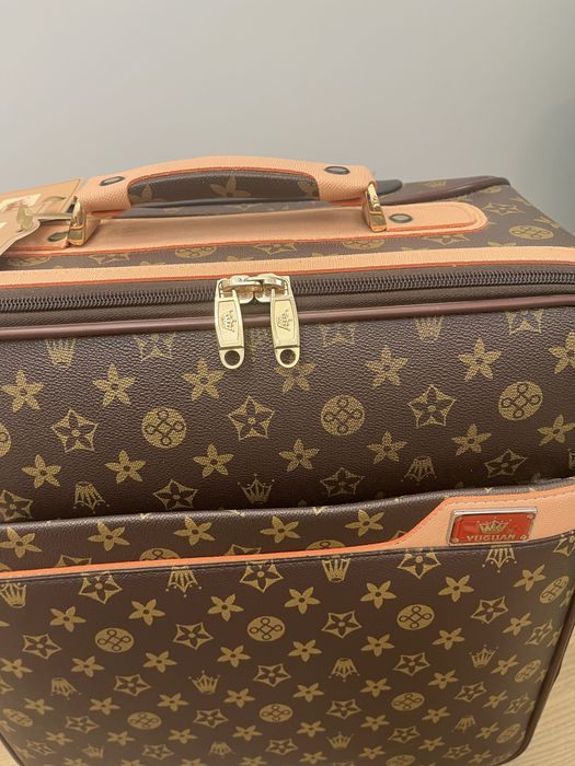 Подам чемодан ручная кладь компактная