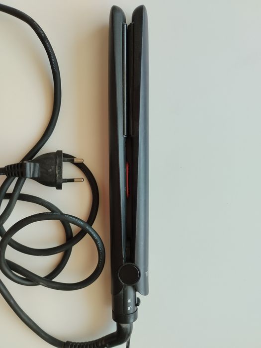 Продавам преса за коса Rowenta Easyliss, Ceramic Tourmaline, интелигентни плочи