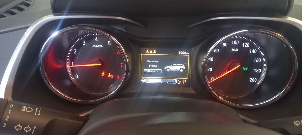 Tracker sotiladi 1000 probek salondan uyga