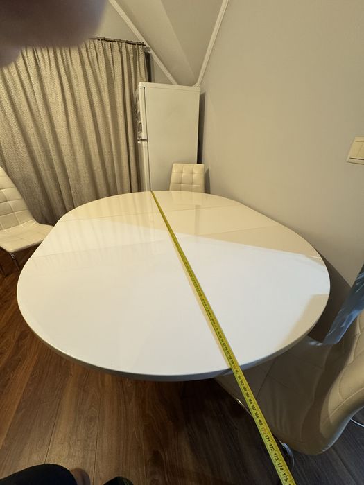 Set masa rotunda extensibila si 4 scaune