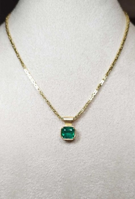 Елегантен златен медальон с естествен изумруд 2.54кт – 14K злато! Сертификат!