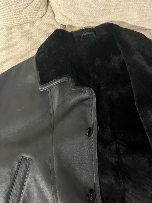 Haină de bărbați din piele întoarsă cu blană