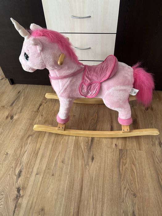 Детско люлеещо се конче