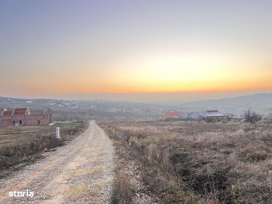 Teren intravilan zona Oncea cu utilități