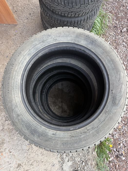 Продам комплект зимней резины Nokian
