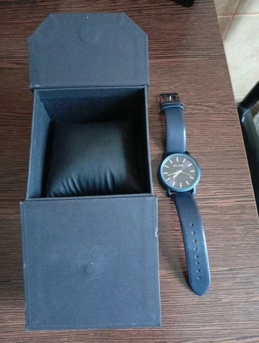 Ceas Zee Lane in cutie originala