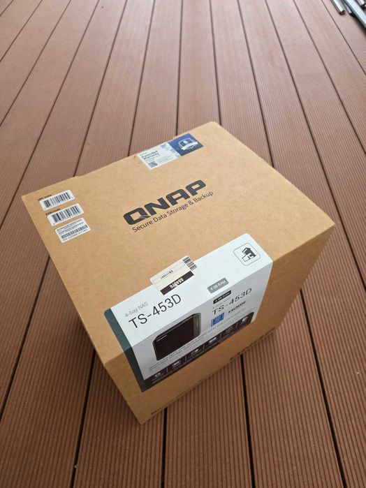 QNAP TS-453D NAS  cu HDD si RAM extra