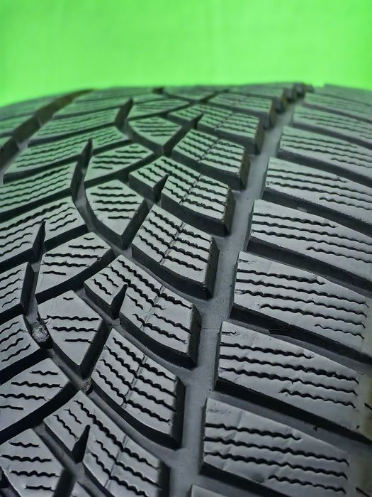 225/45R17 Goodyear 7mm ca noi
