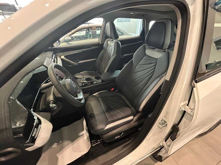 Geely ATLAS  2025 года.