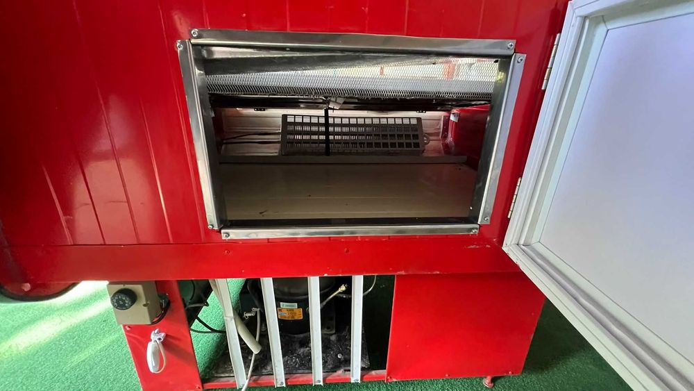 Lada frigorifica mezeluri