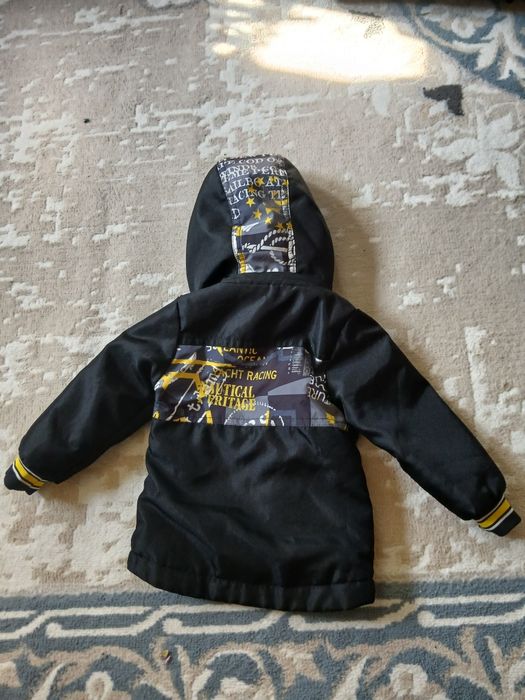 Продам осеннюю куртку детскую