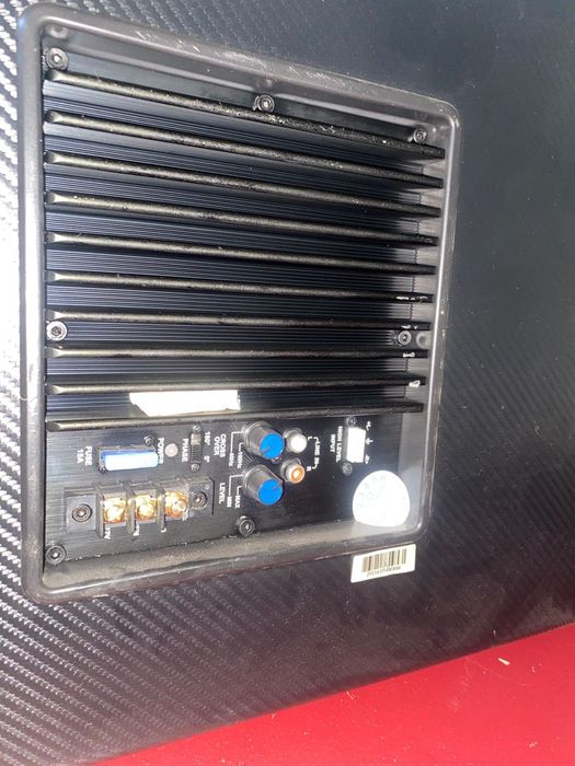 Сабуфер на авто.