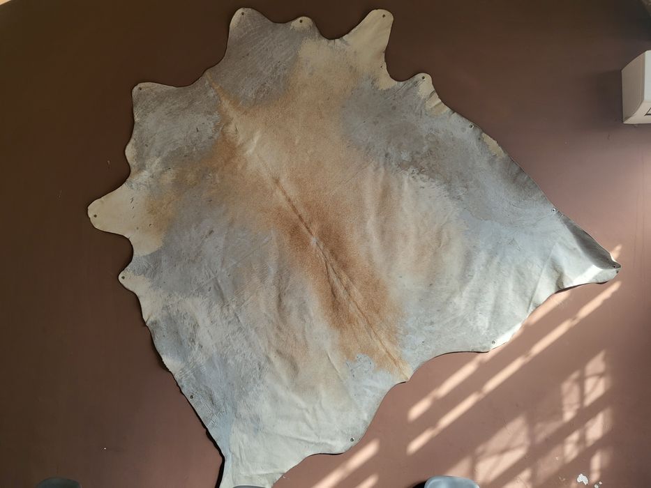 Продавам кожа килим