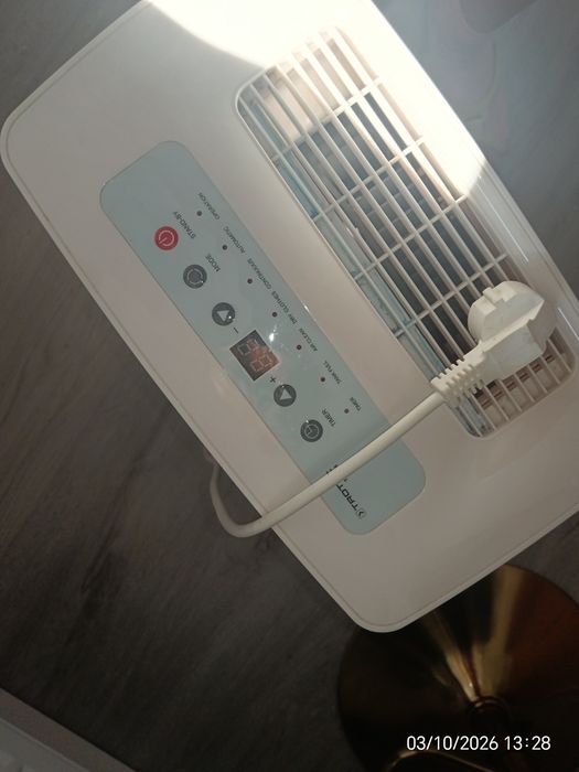 Dezumidificator Trotec TTK72E, 24l/zi, Debit 195mc/h, Pentru spatii de pana la 50mp, Display, Timer, Higrostat, Uscare rufe