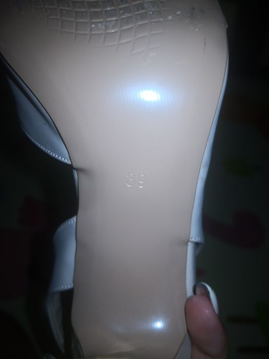 Продам босоножки