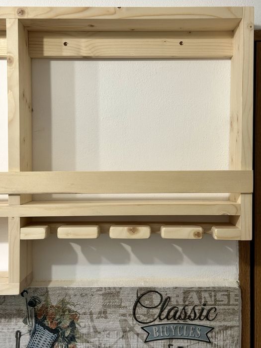 Raft bar din lemn  pentru băuturi – suport sticle și pahare vin