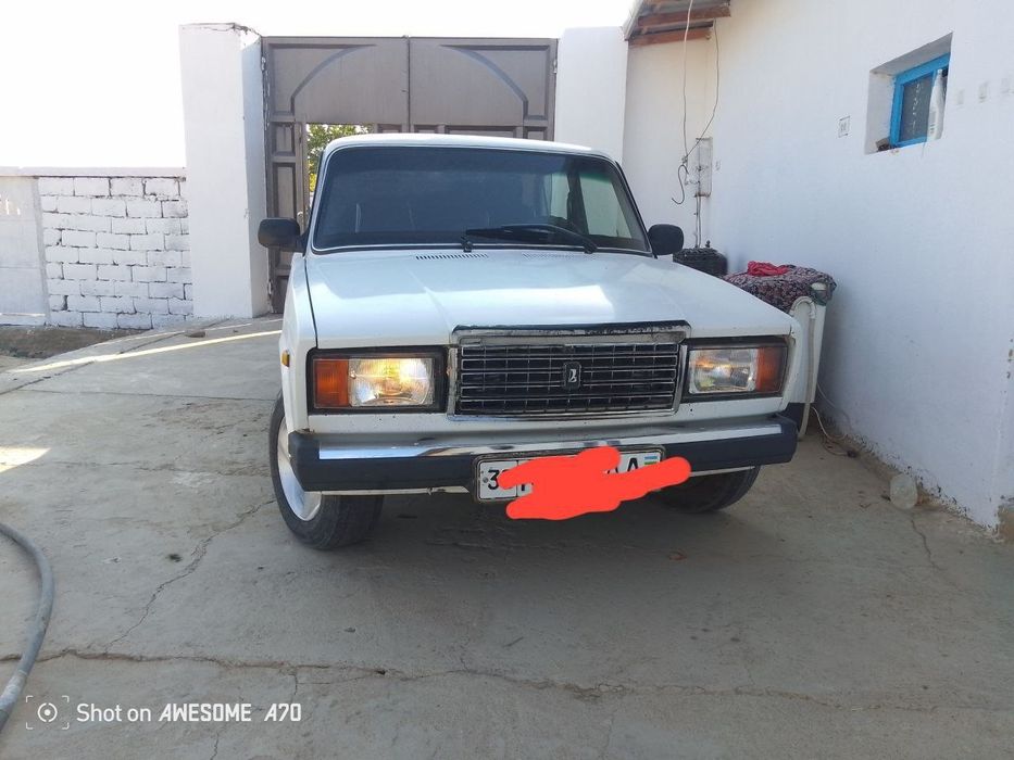 Val Lada 2107 yurib turgan moshina