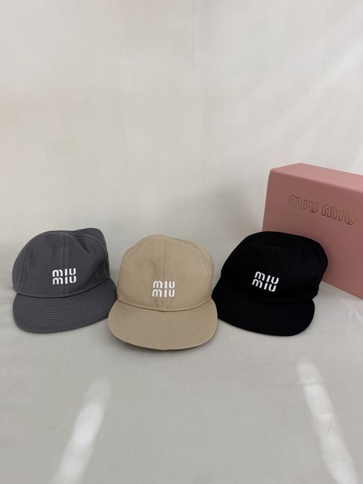 Стилни шапки MiuMiu