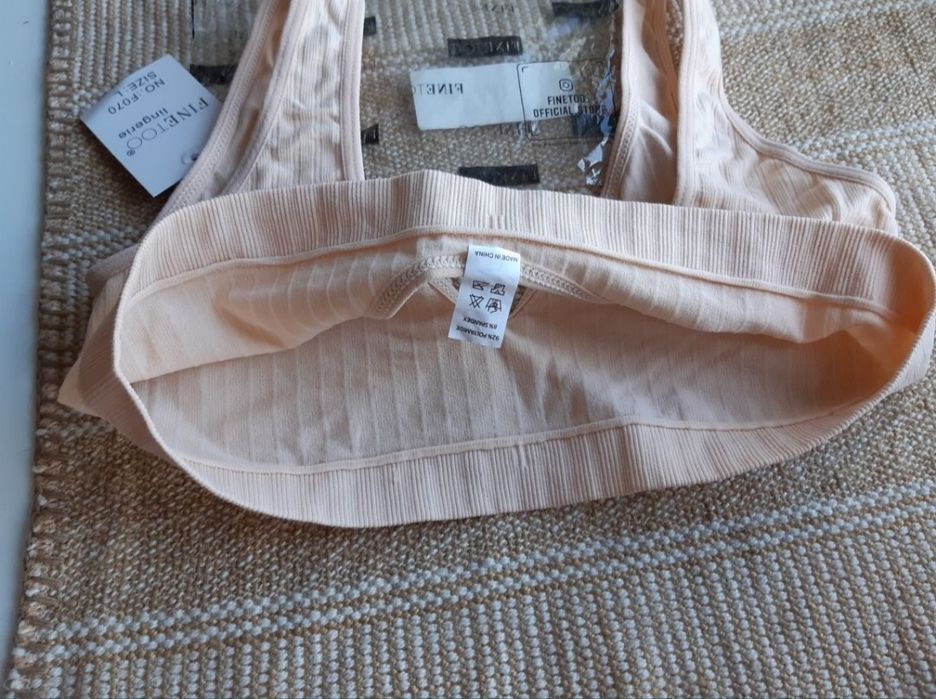 продам 2 набора топы и плавки