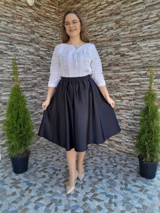 Fustă în stil cloș din tafta cu elastic în talie