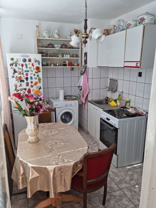 Продавам двустаен в ц.г.ч  Враца