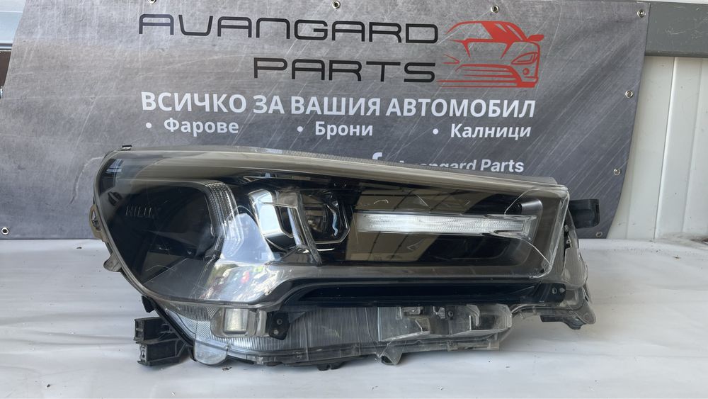 Десен фар Toyota Hilux 2021-