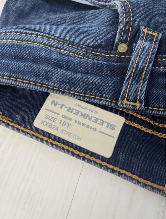 Vand blugi de firma pentru copii