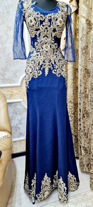Шикарное,вечернее платье