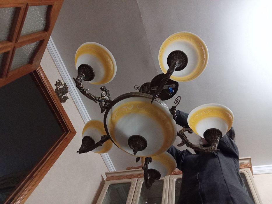 Люстра сотилади (кандил)